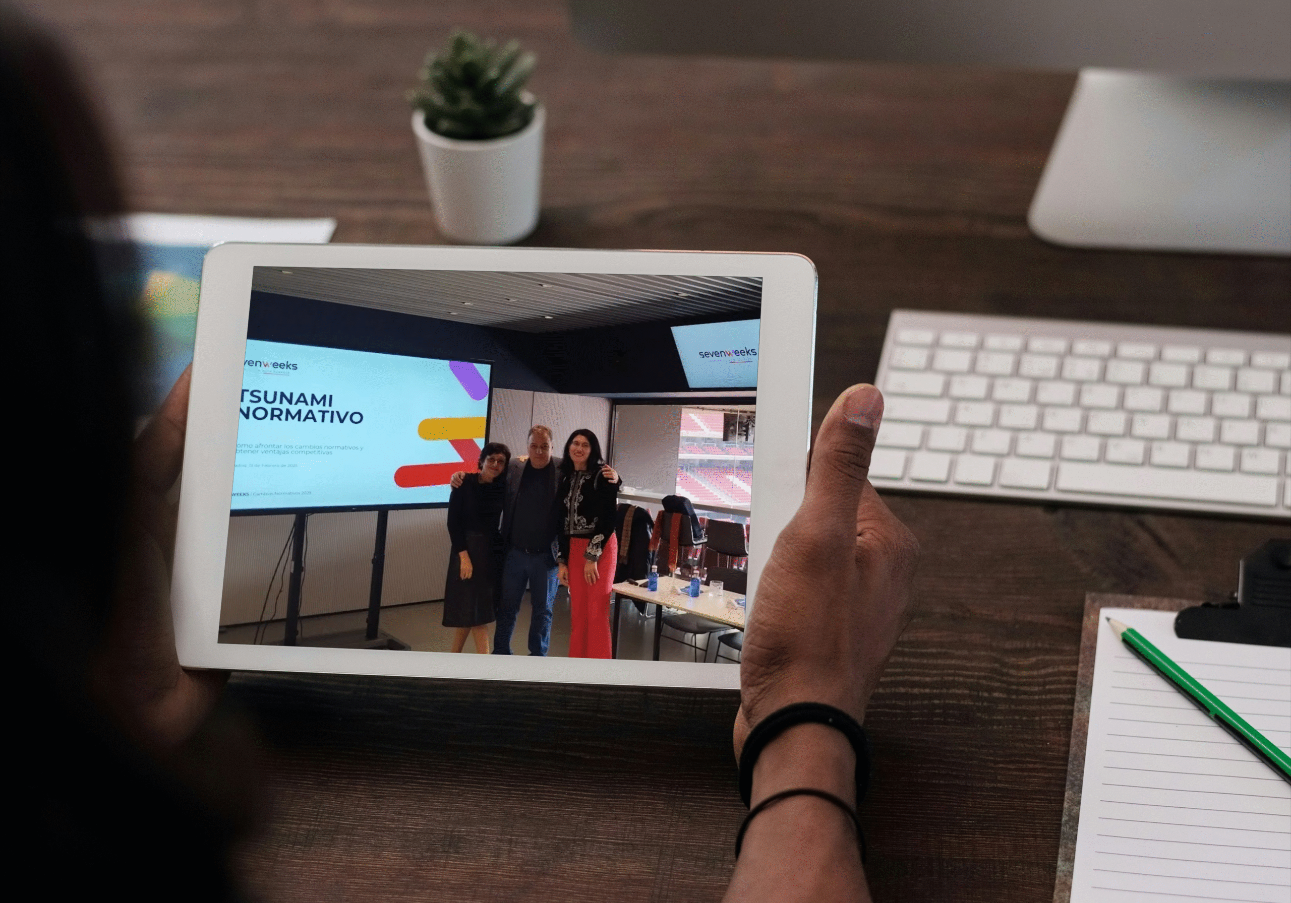 reposicionamiento de marca- imagen con ejemplo de rebranding de cliente y presentación en evento