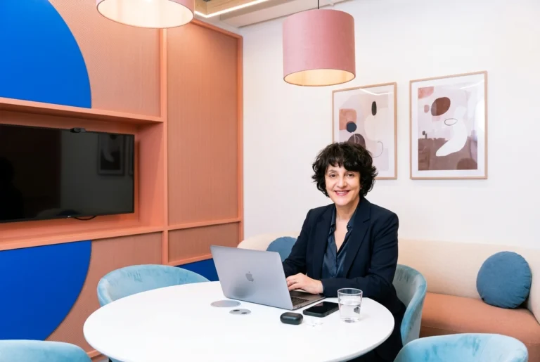 Ana Torrente, fundadora de Marketing Beats, en una reunión de trabajo